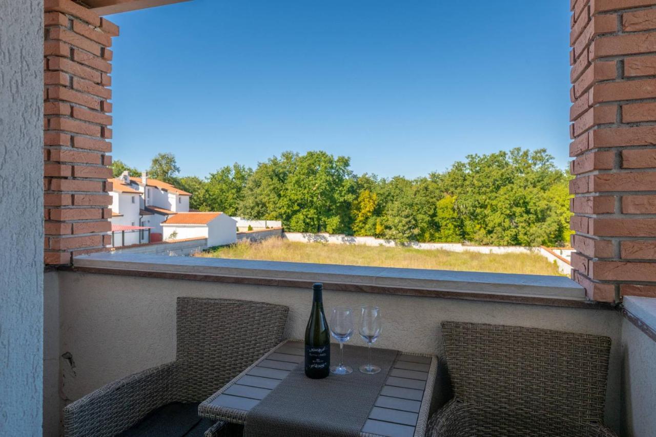 Apartmani Jana Poreč Exteriör bild