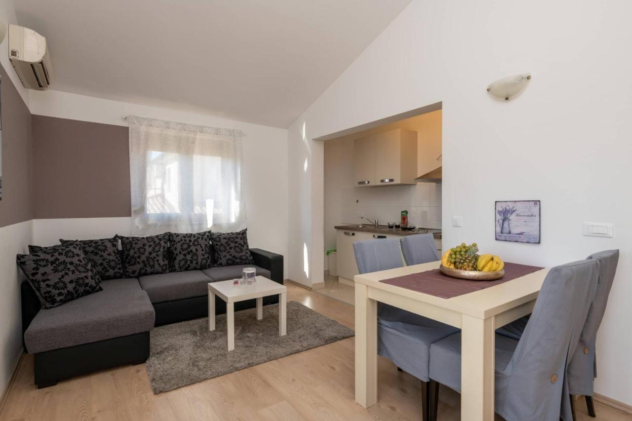Apartmani Jana Poreč Exteriör bild