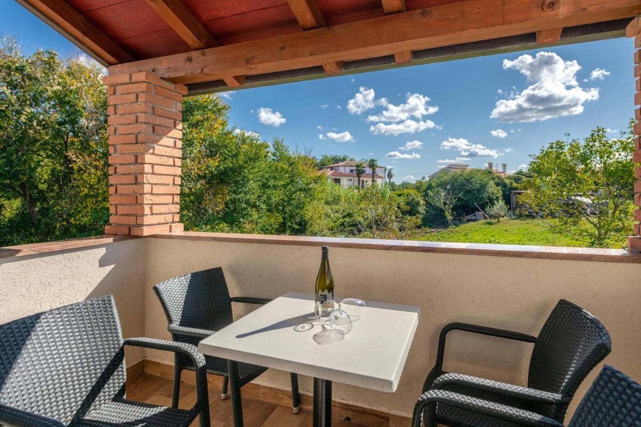 Apartmani Jana Poreč Exteriör bild