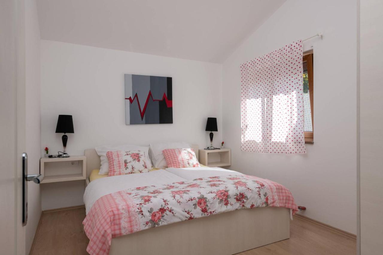 Apartmani Jana Poreč Exteriör bild