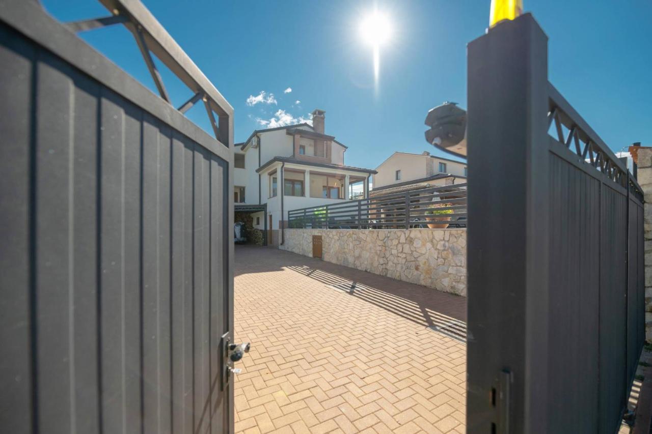 Apartmani Jana Poreč Exteriör bild