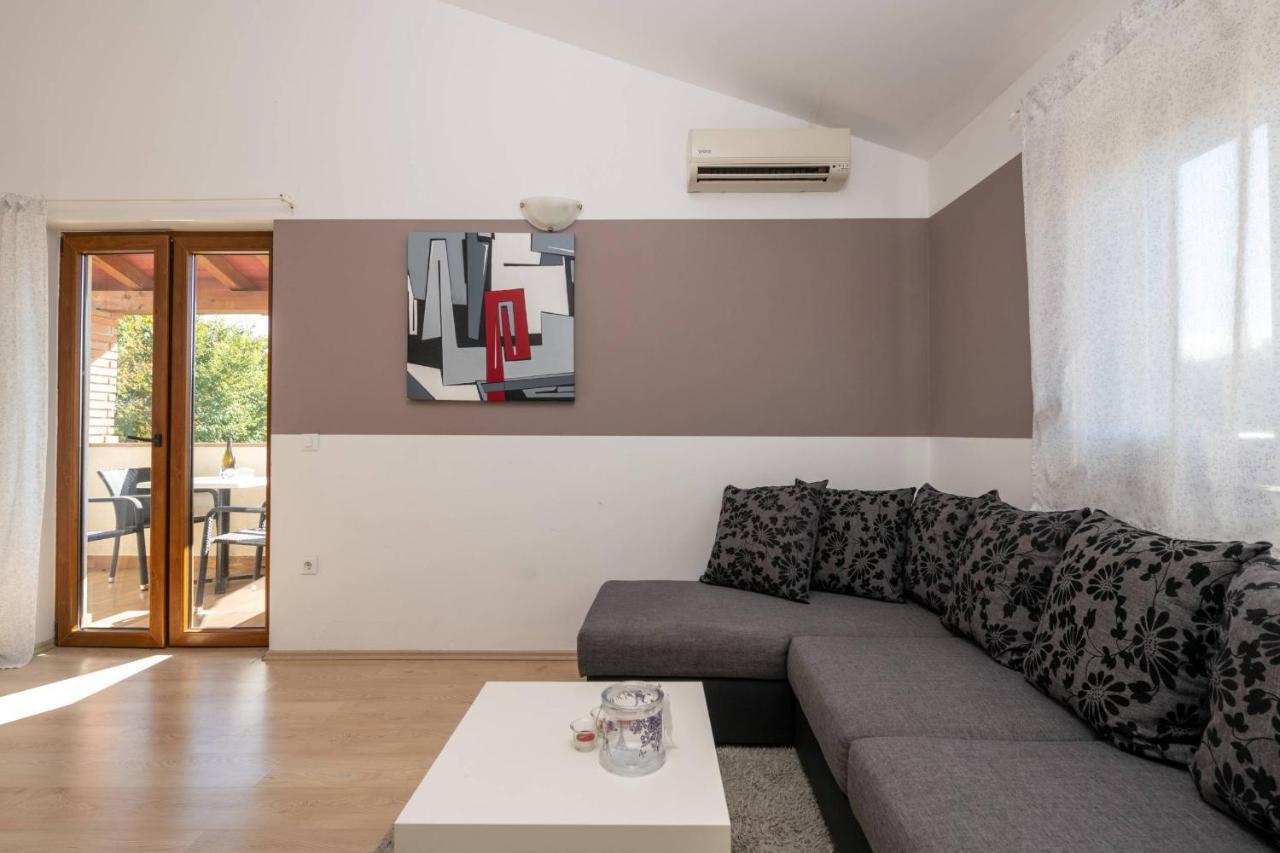 Apartmani Jana Poreč Exteriör bild