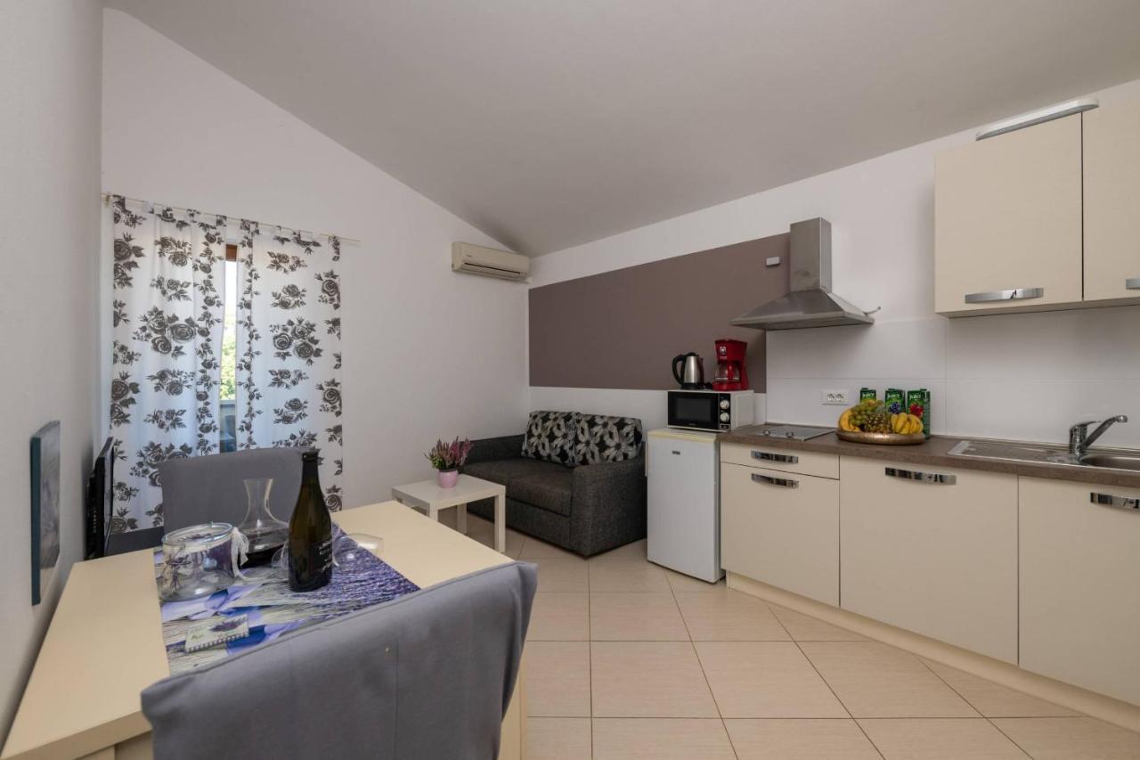Apartmani Jana Poreč Exteriör bild