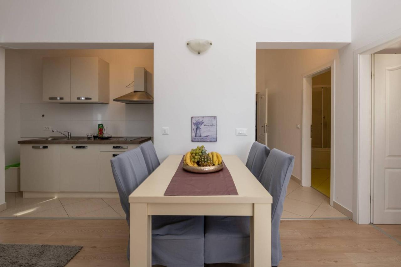 Apartmani Jana Poreč Exteriör bild