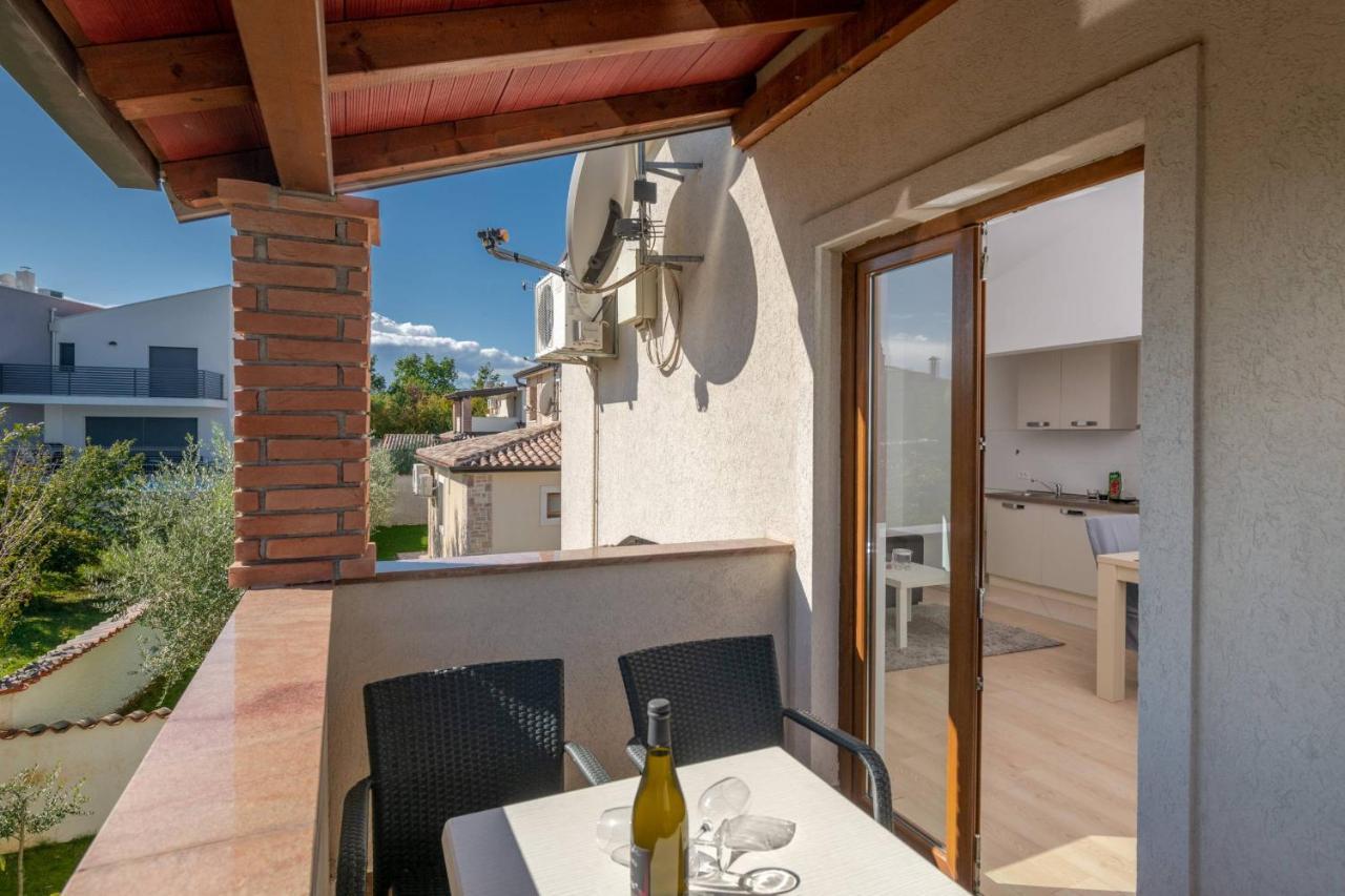 Apartmani Jana Poreč Exteriör bild