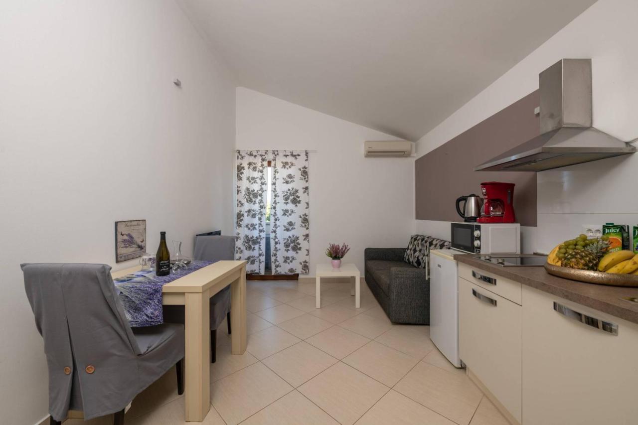 Apartmani Jana Poreč Exteriör bild